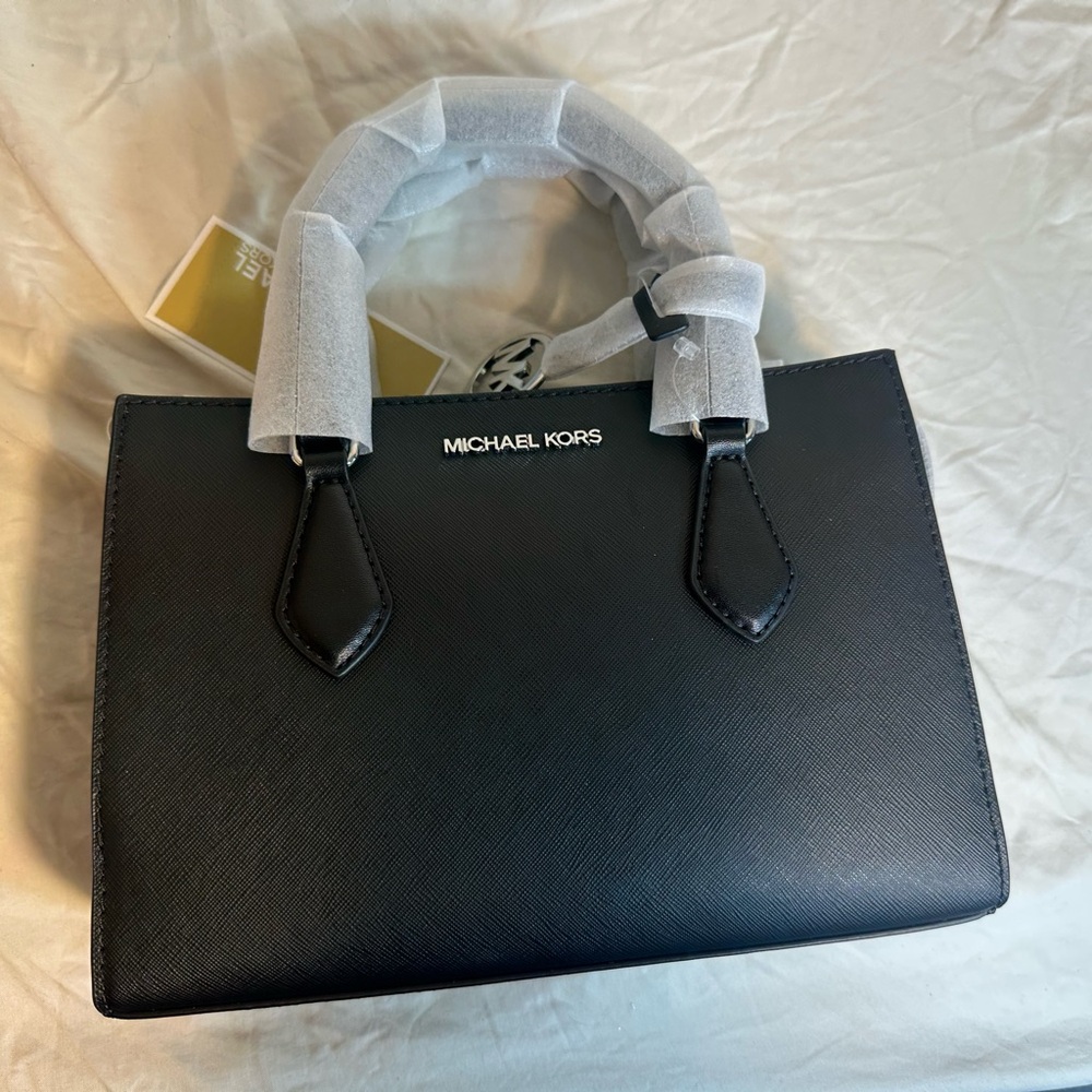 NWT Michael Kors Sheila Small Saffiano Vegan Leather Satchel in black - Picture 3 of 14